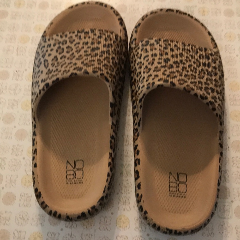 Women’s size 7 slip on sandals, never worn